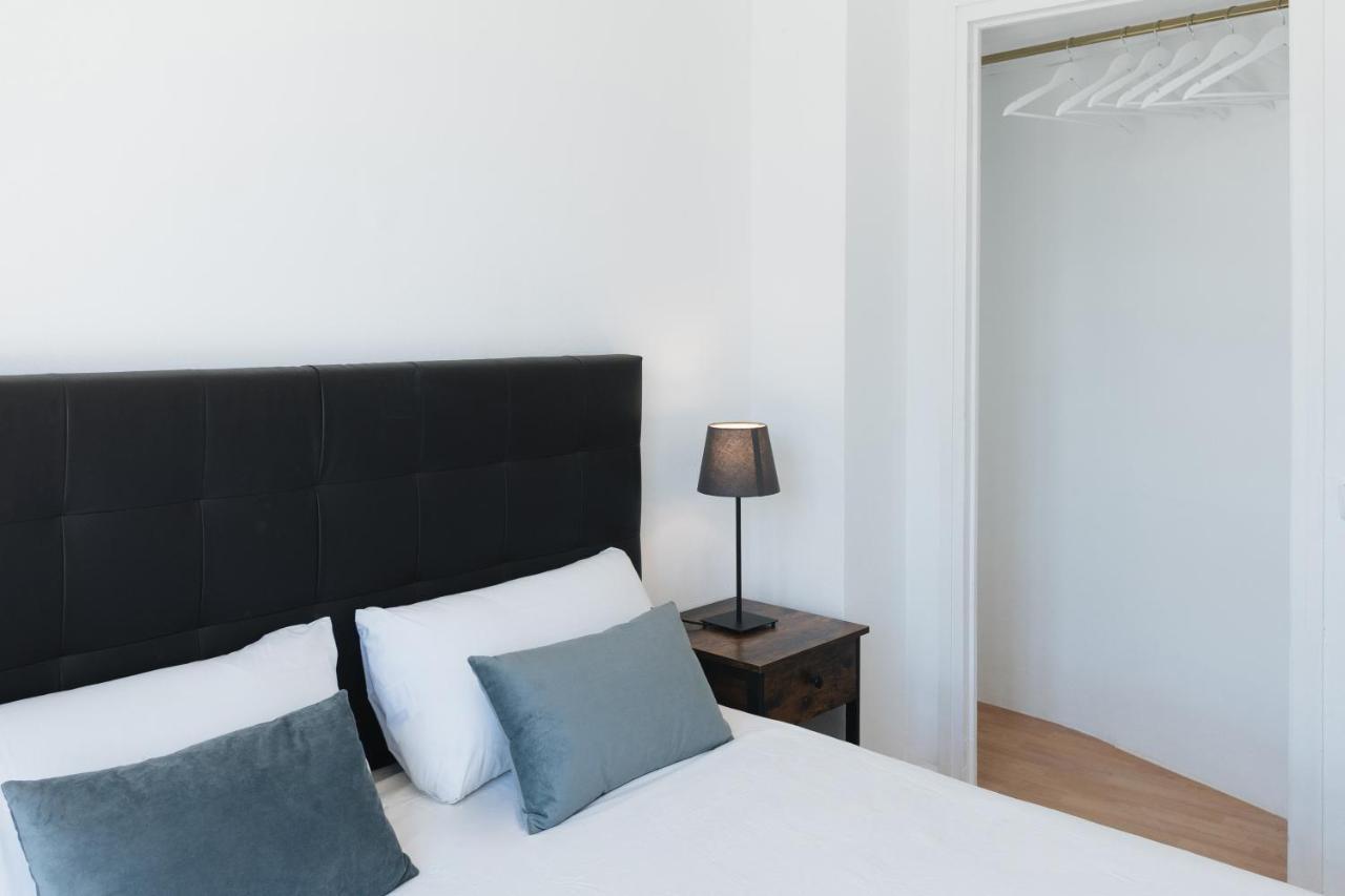 Sunny And Modern Apartment Ideal For Groups Barcelona Buitenkant foto