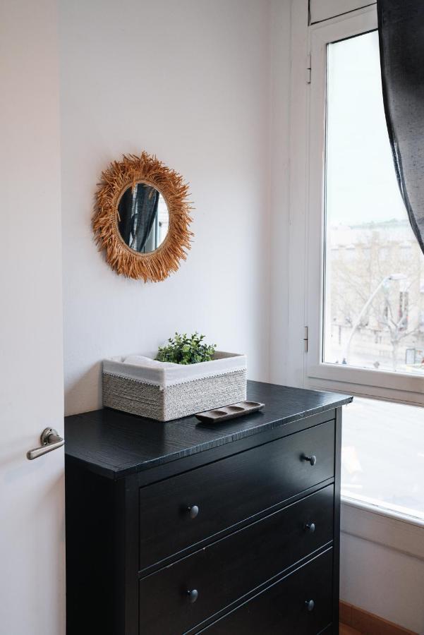 Sunny And Modern Apartment Ideal For Groups Barcelona Buitenkant foto